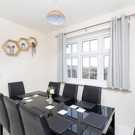 Spacious Modern Home: Leeds Gateway for Groups & Contractors Wakefield Exterior photo