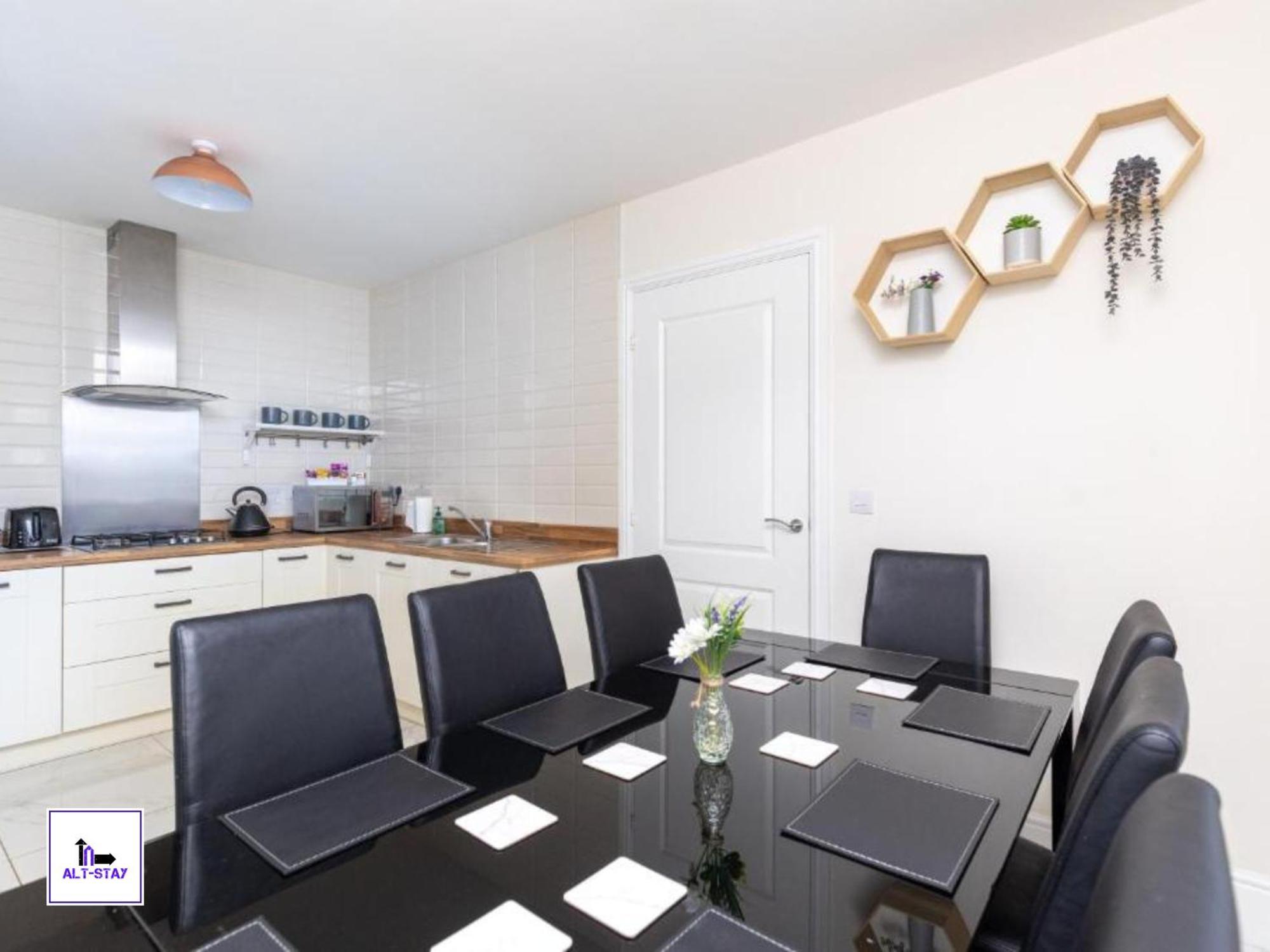 Spacious Modern Home: Leeds Gateway for Groups & Contractors Wakefield Exterior photo